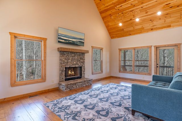 3171 Newport Drive, Ellijay, GA 30540