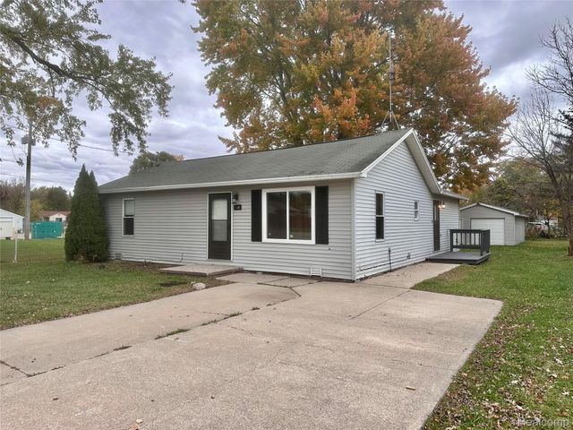 2146 N Center Road, Burton, MI 48509