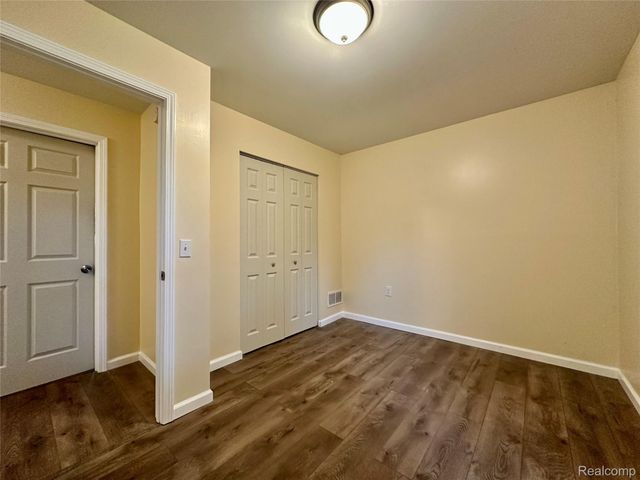 2146 N Center Road, Burton, MI 48509