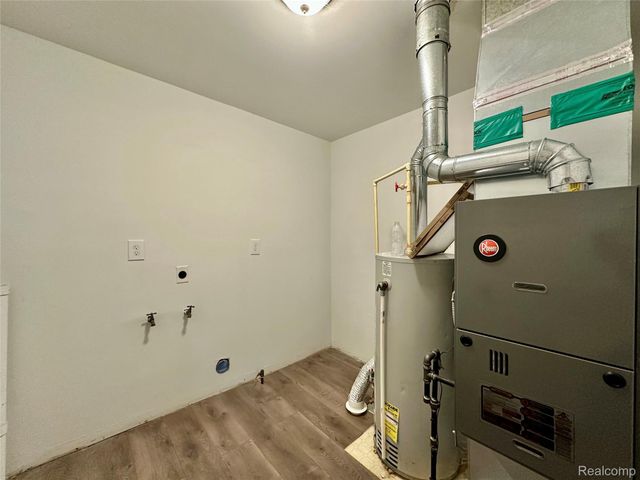 2146 N Center Road, Burton, MI 48509