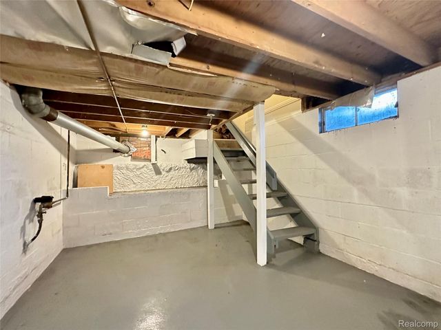 2146 N Center Road, Burton, MI 48509