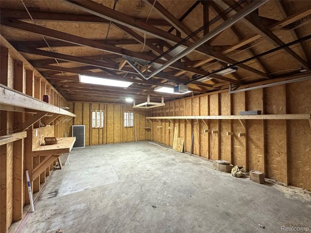 2146 N Center Road, Burton, MI 48509