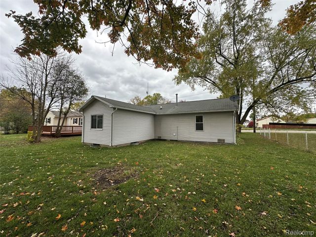 2146 N Center Road, Burton, MI 48509