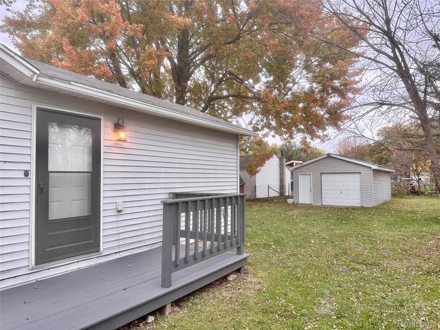 2146 N Center Road, Burton, MI 48509