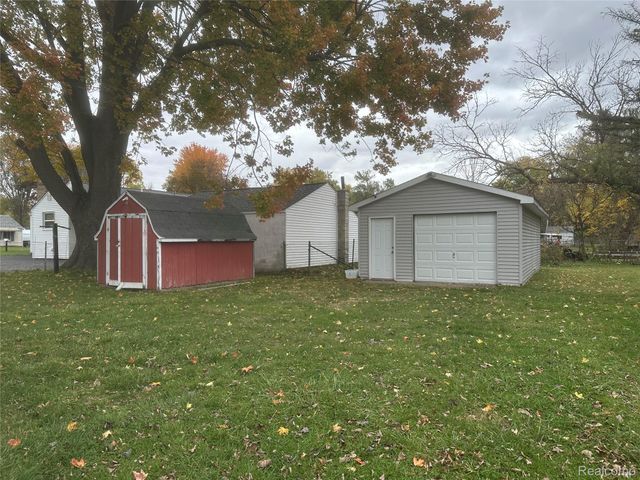 2146 N Center Road, Burton, MI 48509