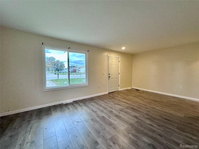 2146 N Center Road, Burton, MI 48509