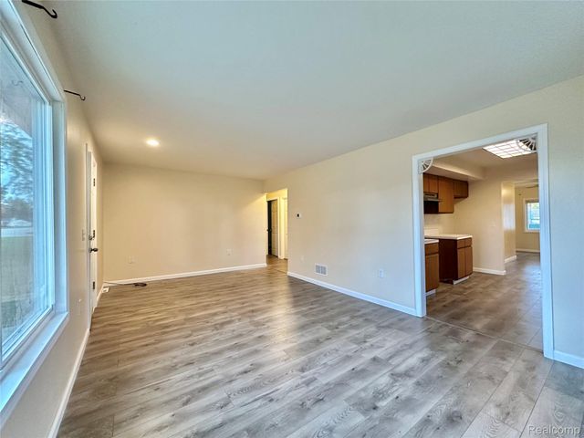 2146 N Center Road, Burton, MI 48509