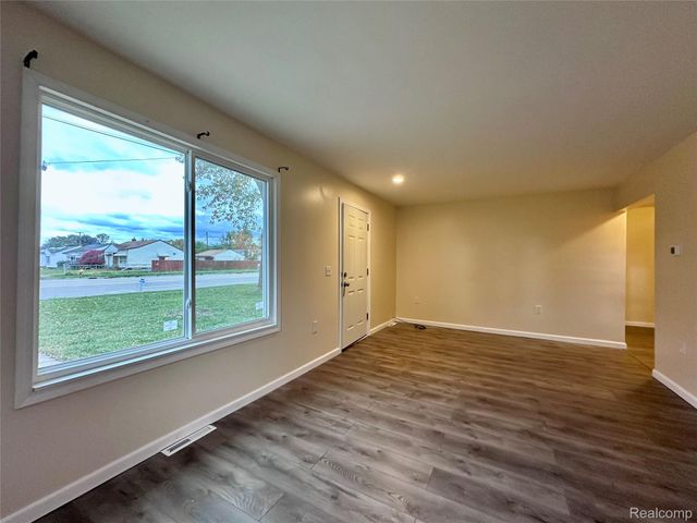 2146 N Center Road, Burton, MI 48509