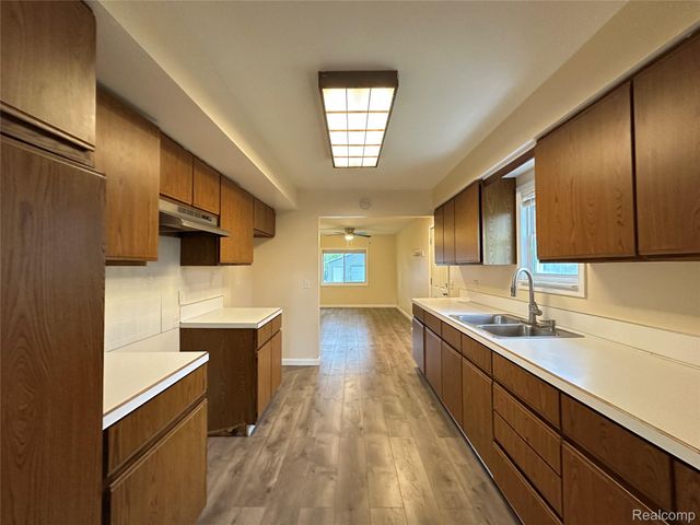 2146 N Center Road, Burton, MI 48509