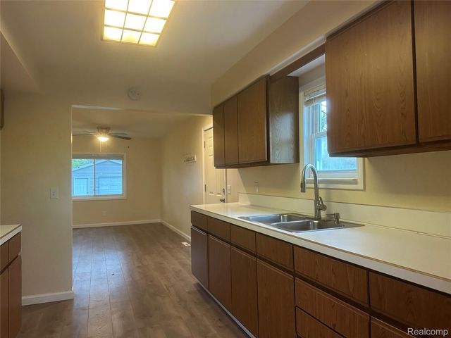 2146 N Center Road, Burton, MI 48509