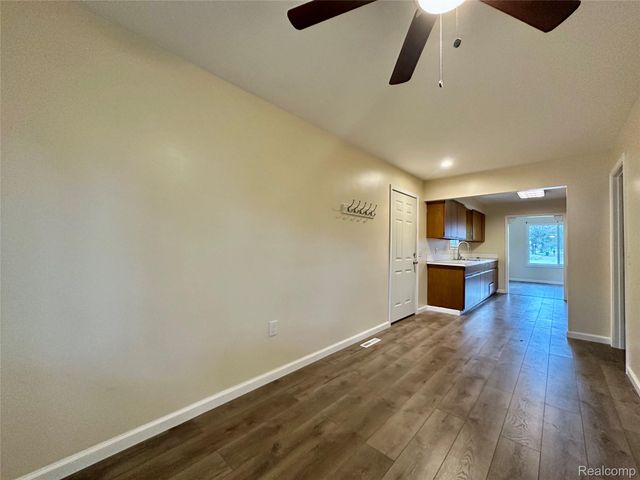 2146 N Center Road, Burton, MI 48509