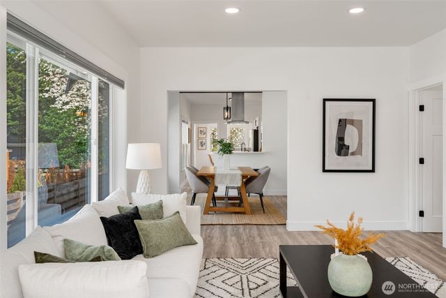 328 26th Avenue, Seattle, WA 98122