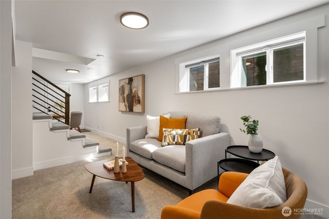 328 26th Avenue, Seattle, WA 98122