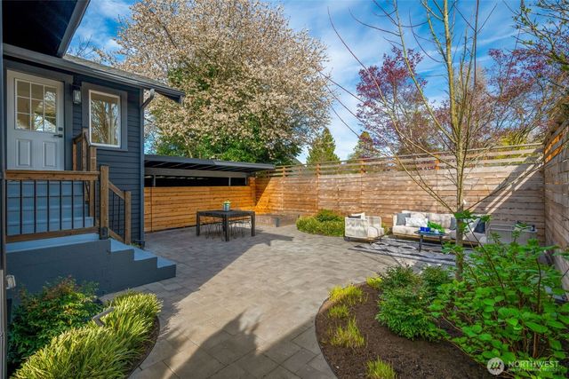 328 26th Avenue, Seattle, WA 98122