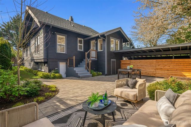 328 26th Avenue, Seattle, WA 98122