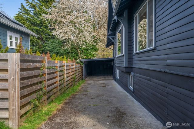 328 26th Avenue, Seattle, WA 98122