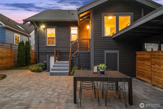 328 26th Avenue, Seattle, WA 98122