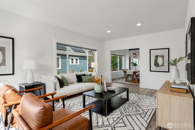 328 26th Avenue, Seattle, WA 98122