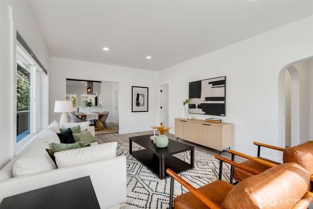 328 26th Avenue, Seattle, WA 98122