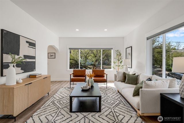 328 26th Avenue, Seattle, WA 98122