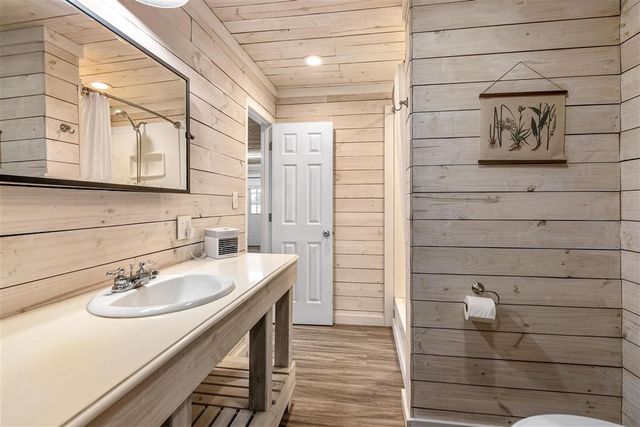 9295 Lognion Rd., Iowa, LA 70647