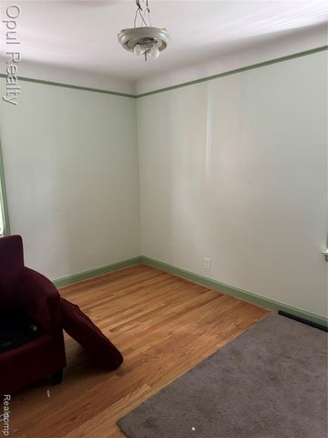 6884 Memorial Avenue, Detroit, MI 48228