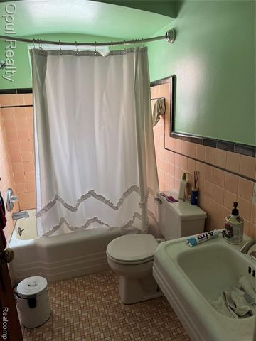 6884 Memorial Avenue, Detroit, MI 48228