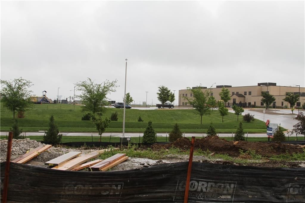 21706 W 116th Terrace, Olathe, KS 66061