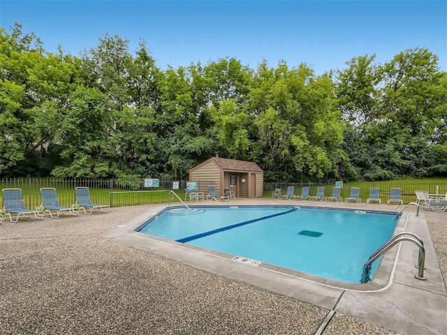 7601 W 101st Street 312, Bloomington, MN 55438