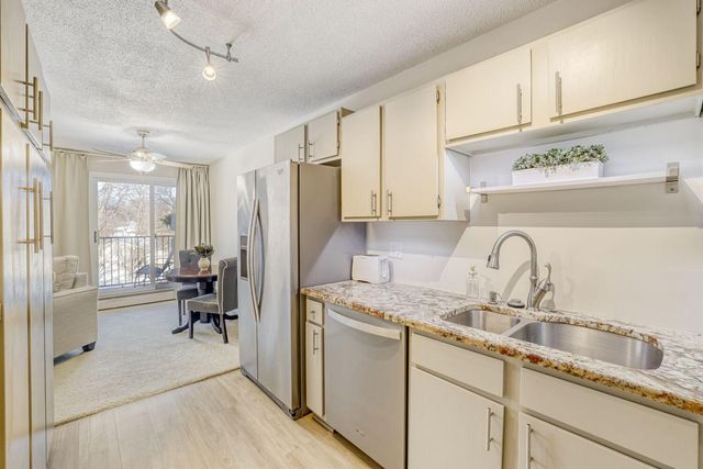 7601 W 101st Street 312, Bloomington, MN 55438