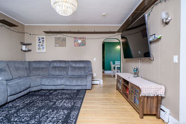 33 Railroad Avenue, Plainfield, CT 06374