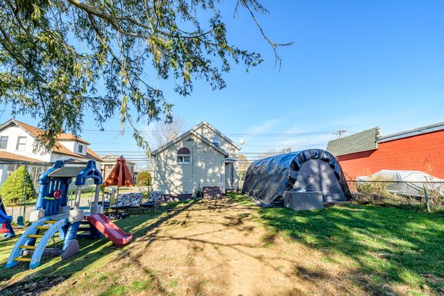 33 Railroad Avenue, Plainfield, CT 06374