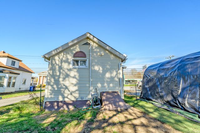 33 Railroad Avenue, Plainfield, CT 06374