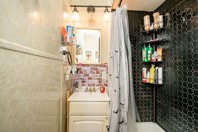 33 Railroad Avenue, Plainfield, CT 06374