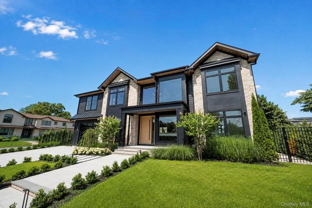 2017 Ladenburg Drive, Westbury, NY 11590