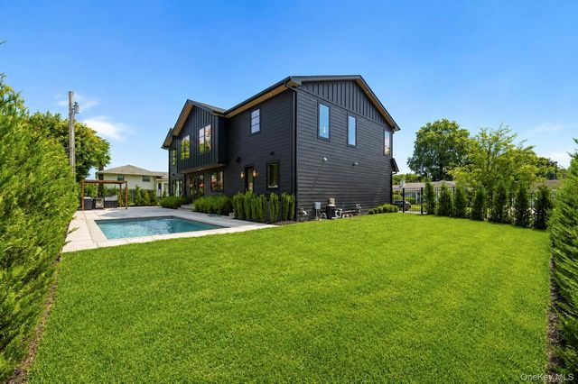 2017 Ladenburg Drive, Westbury, NY 11590