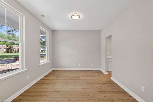 2800 Meadow Wood DR E, Chesapeake, VA 23321