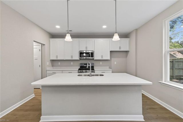 2800 Meadow Wood DR E, Chesapeake, VA 23321