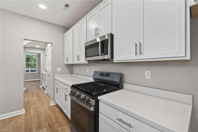 2800 Meadow Wood DR E, Chesapeake, VA 23321