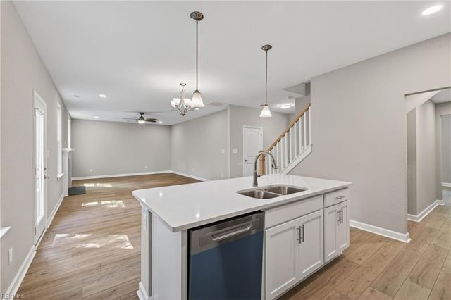 2800 Meadow Wood DR E, Chesapeake, VA 23321