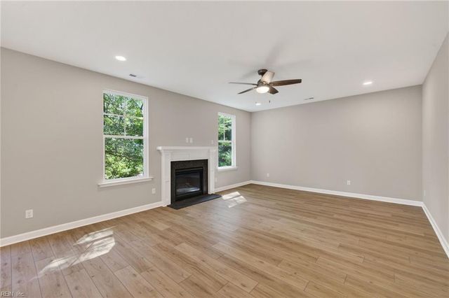 2800 Meadow Wood DR E, Chesapeake, VA 23321