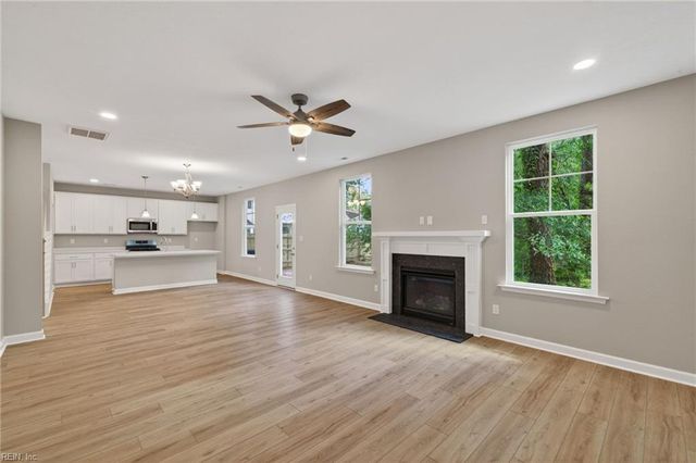 2800 Meadow Wood DR E, Chesapeake, VA 23321