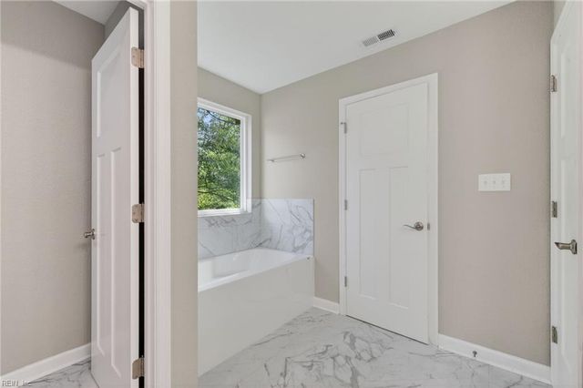 2800 Meadow Wood DR E, Chesapeake, VA 23321