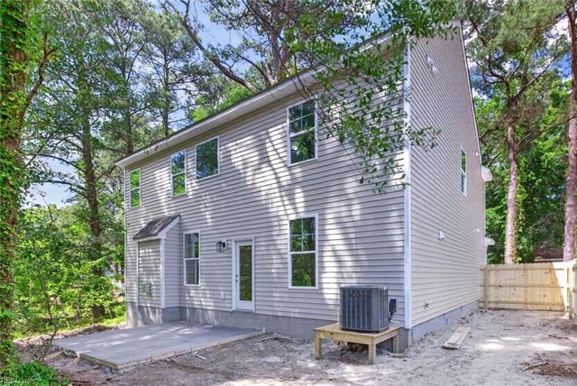 2800 Meadow Wood DR E, Chesapeake, VA 23321