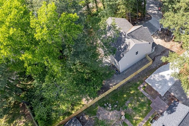2800 Meadow Wood DR E, Chesapeake, VA 23321