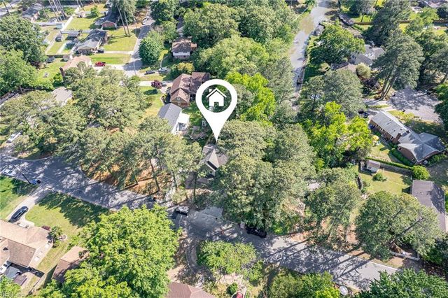 2800 Meadow Wood DR E, Chesapeake, VA 23321
