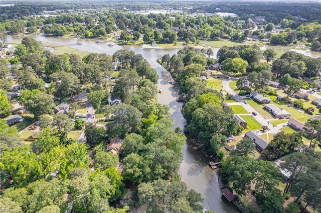2800 Meadow Wood DR E, Chesapeake, VA 23321