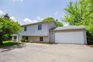213 W Winchester Road, Libertyville, IL 60048