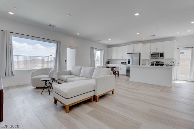 904 Kings Cliff Lane, Las Vegas, NV 89138