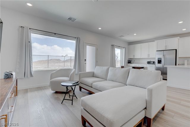904 Kings Cliff Lane, Las Vegas, NV 89138